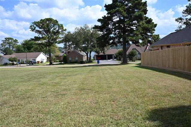 00 East Shore Drive, Willis, TX 77318