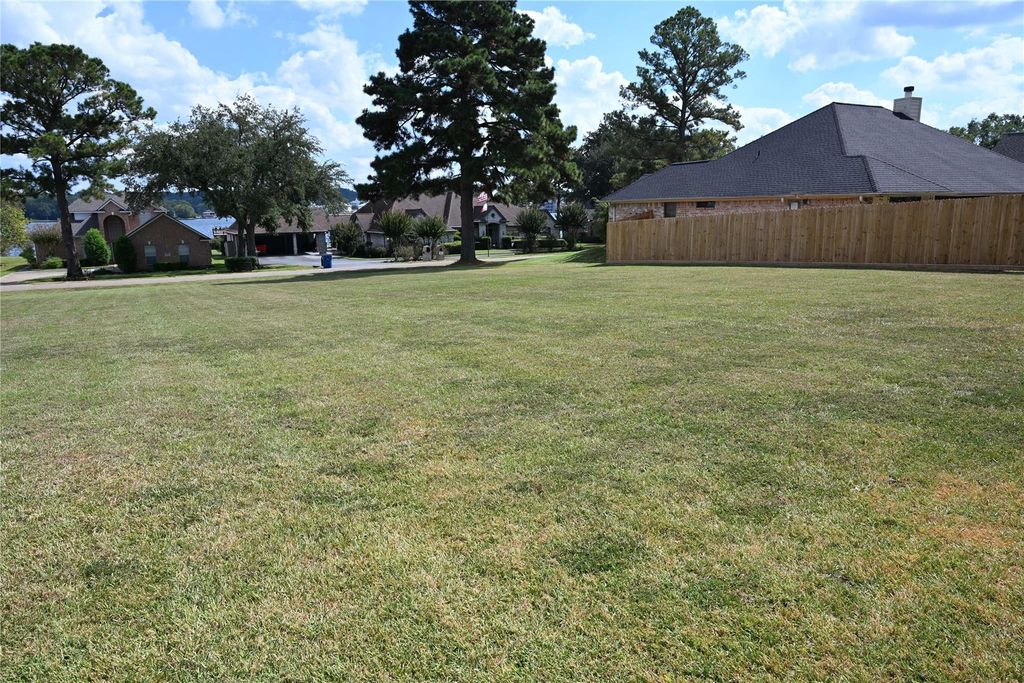 00 East Shore Drive, Willis, TX 77318