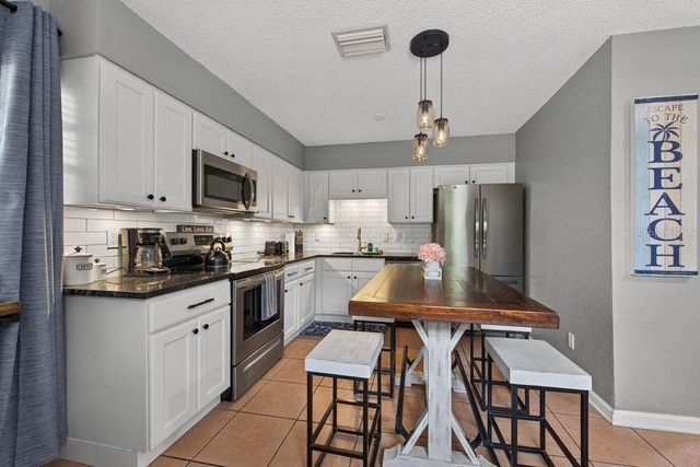 610 1ST AVENUE NE, Largo, FL 33770