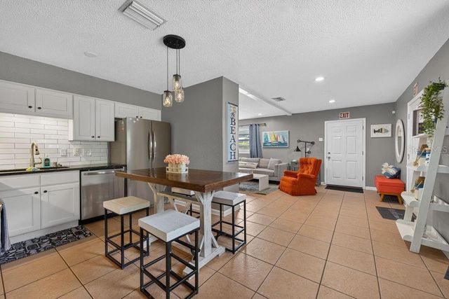 610 1ST AVENUE NE, Largo, FL 33770