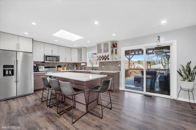 21314 Highland Drive, Lake Zurich, IL 60047