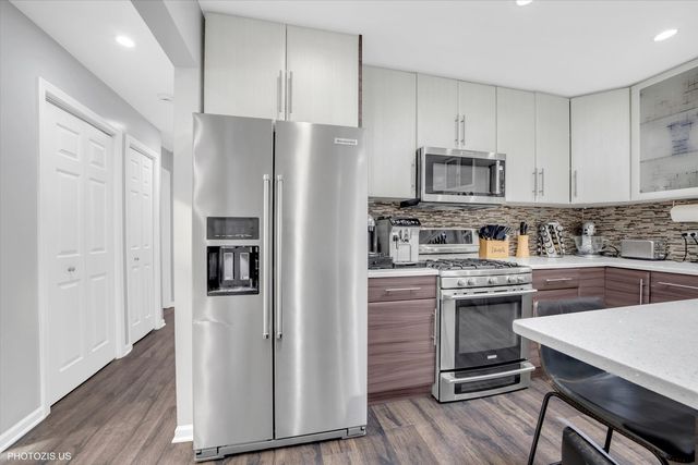 21314 Highland Drive, Lake Zurich, IL 60047