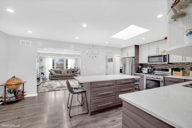 21314 Highland Drive, Lake Zurich, IL 60047