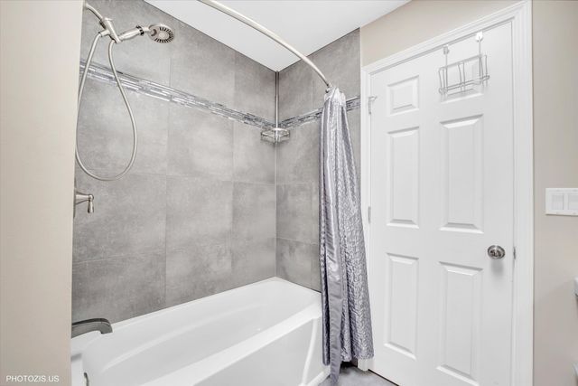 21314 Highland Drive, Lake Zurich, IL 60047