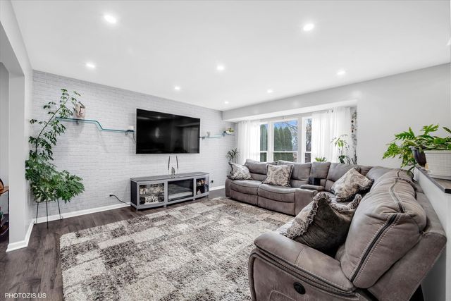 21314 Highland Drive, Lake Zurich, IL 60047