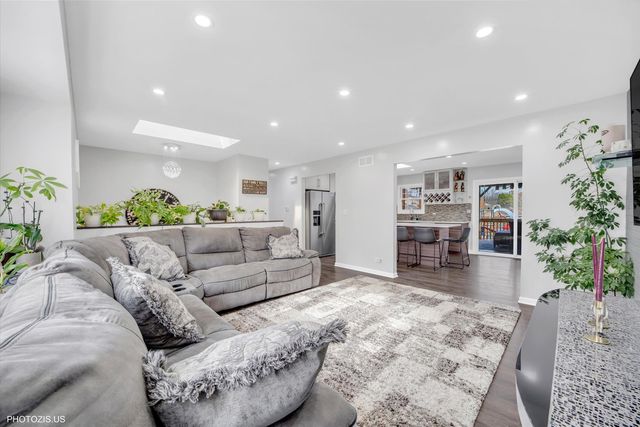 21314 Highland Drive, Lake Zurich, IL 60047