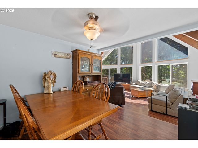 10321 Se EASTMONT Dr, Damascus, OR 97089