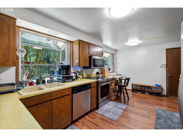 10321 Se EASTMONT Dr, Damascus, OR 97089