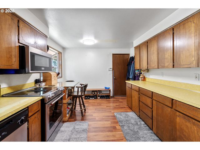 10321 Se EASTMONT Dr, Damascus, OR 97089