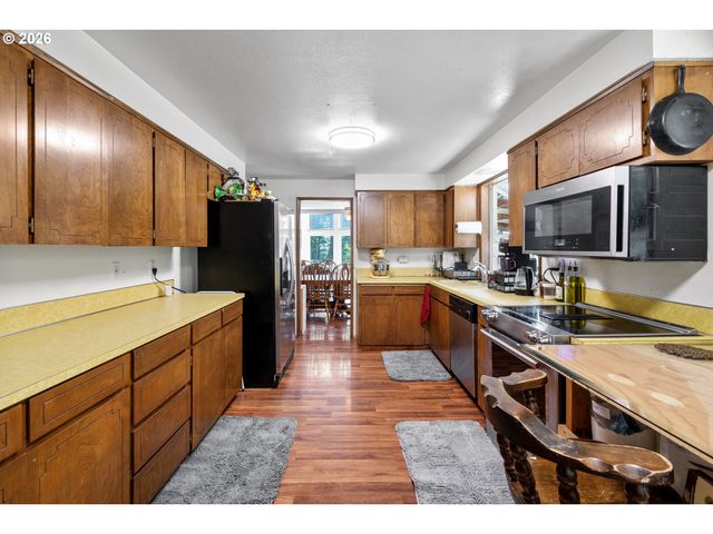 10321 Se EASTMONT Dr, Damascus, OR 97089