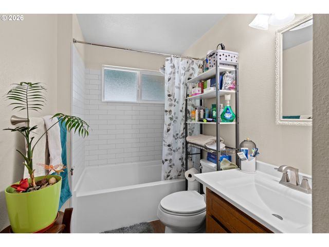 10321 Se EASTMONT Dr, Damascus, OR 97089