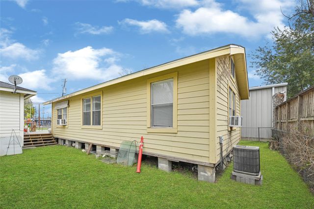 969 Wakefield Drive, Houston, TX 77018