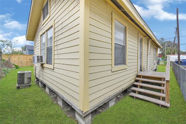 969 Wakefield Drive, Houston, TX 77018