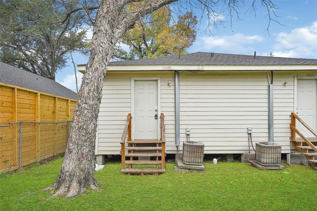 969 Wakefield Drive, Houston, TX 77018