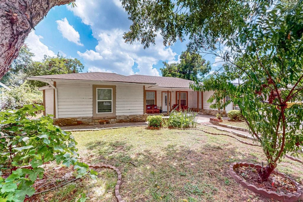 350 Edwards Street, Lewisville, TX 75057