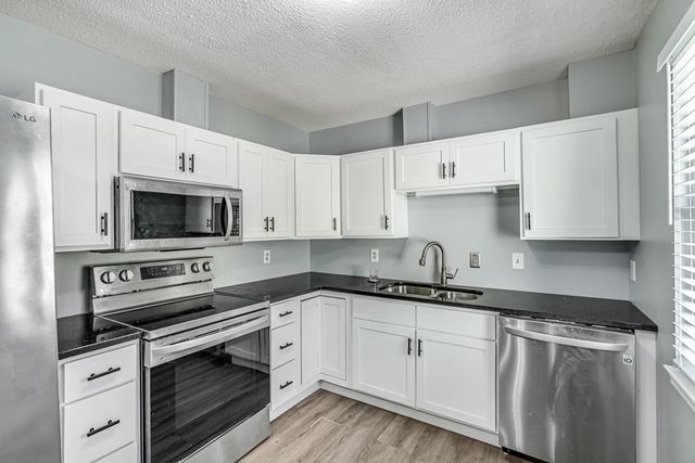 617 Regal Drive, Tunnel Hill, GA 30755