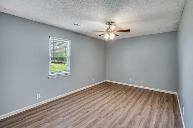 617 Regal Drive, Tunnel Hill, GA 30755