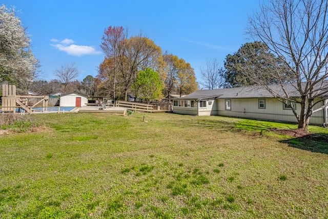 617 Regal Drive, Tunnel Hill, GA 30755