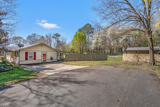 617 Regal Drive, Tunnel Hill, GA 30755