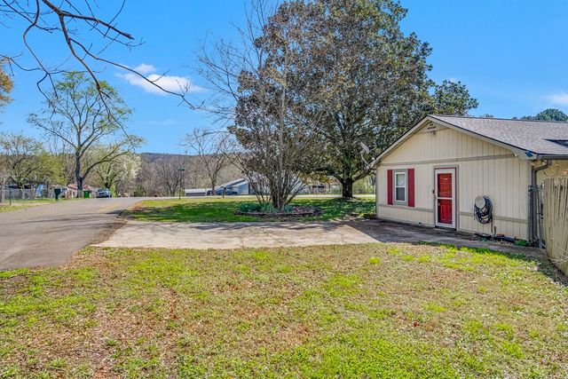 617 Regal Drive, Tunnel Hill, GA 30755