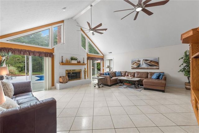 1061 Highway 92 N, Fayetteville, GA 30214