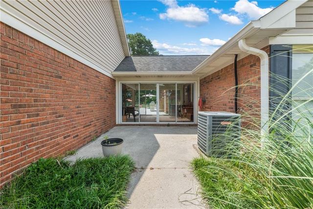 1061 Highway 92 N, Fayetteville, GA 30214