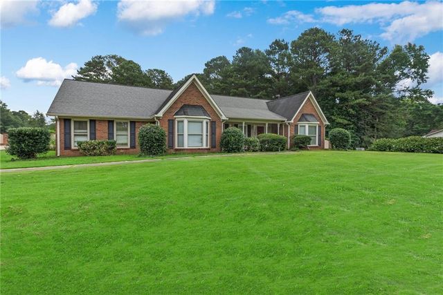 1061 Highway 92 N, Fayetteville, GA 30214