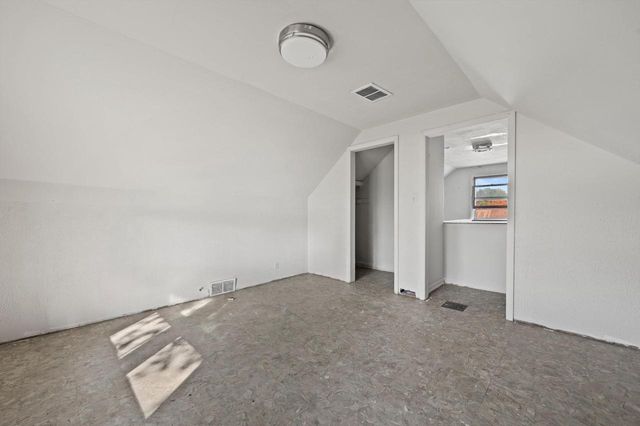 8720 W Kaul AVENUE, Milwaukee, WI 53225