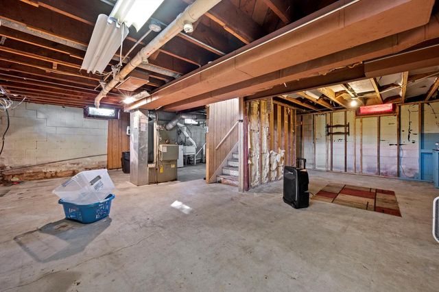 8720 W Kaul AVENUE, Milwaukee, WI 53225