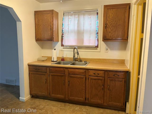 1843 Buckingham Avenue, Lincoln Park, MI 48146