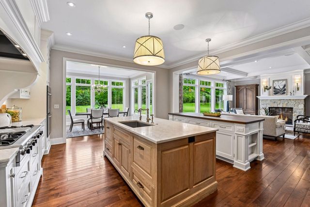 730 Lanewood Lane N, Plymouth, MN 55447