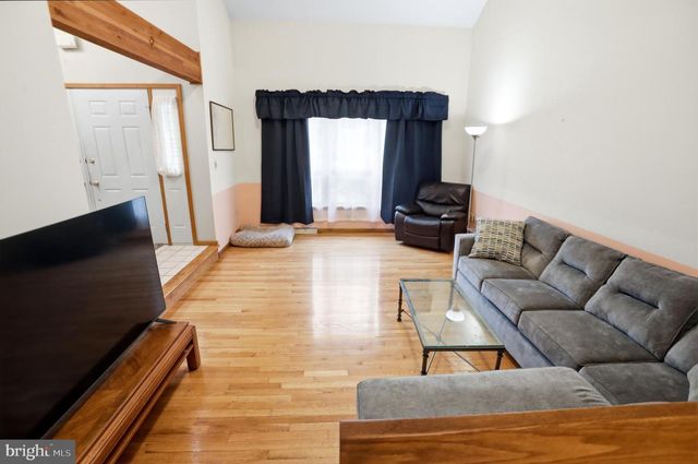 20 HIGHLAND DR, Fleetwood, PA 19522