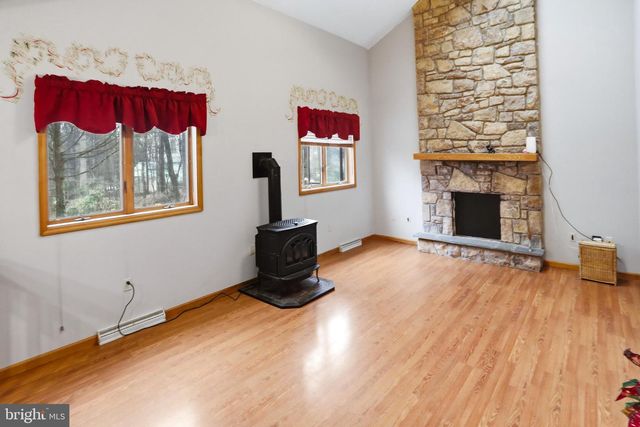 20 HIGHLAND DR, Fleetwood, PA 19522