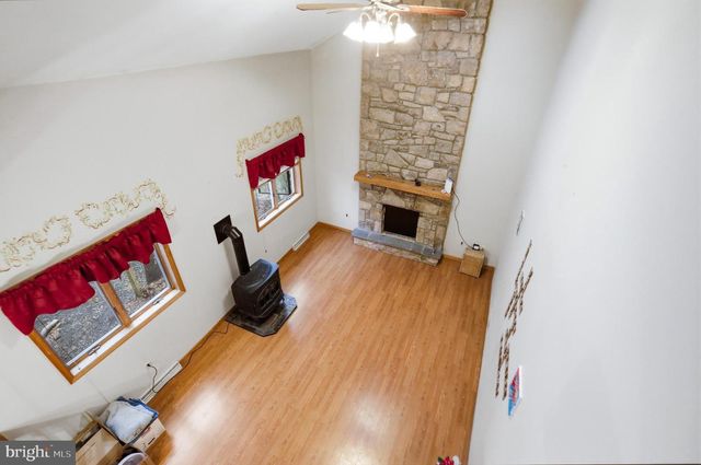 20 HIGHLAND DR, Fleetwood, PA 19522