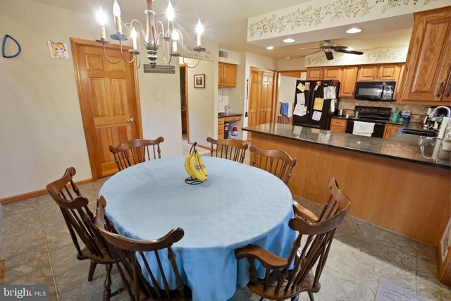 20 HIGHLAND DR, Fleetwood, PA 19522