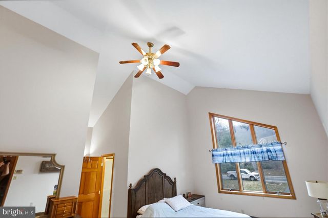 20 HIGHLAND DR, Fleetwood, PA 19522