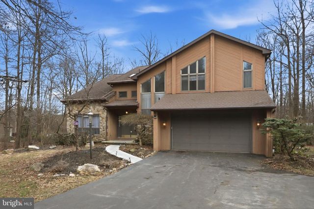 20 HIGHLAND DR, Fleetwood, PA 19522