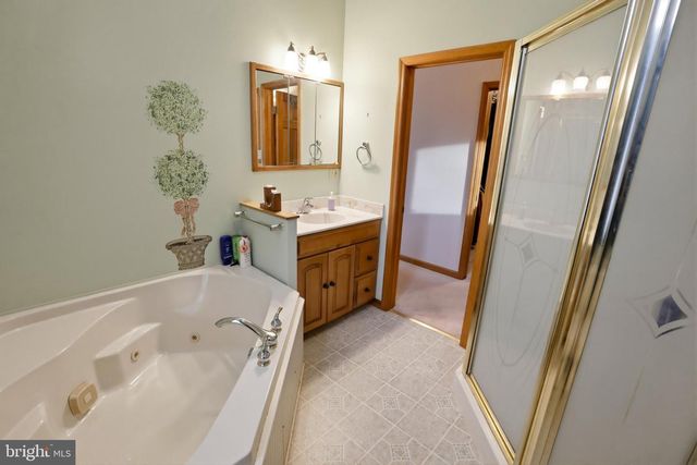 20 HIGHLAND DR, Fleetwood, PA 19522