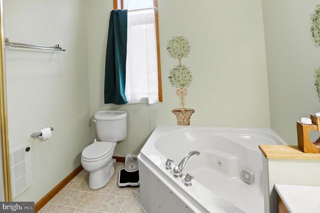 20 HIGHLAND DR, Fleetwood, PA 19522