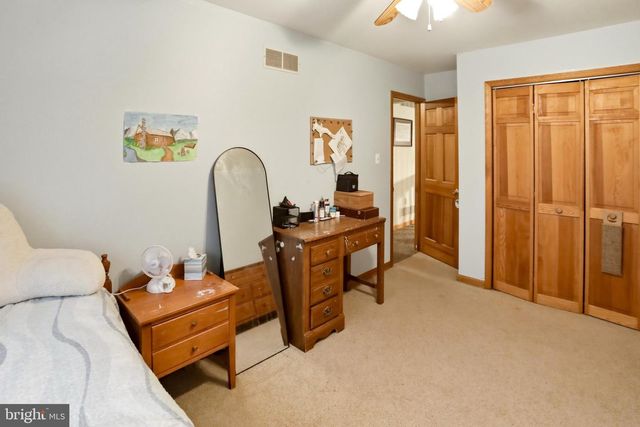 20 HIGHLAND DR, Fleetwood, PA 19522