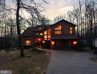 20 HIGHLAND DR, Fleetwood, PA 19522