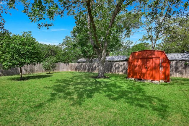 8012 Stillwood LN, Austin, TX 78757