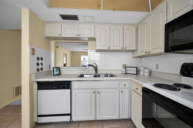 936 VIRGINIA STREET 201, Dunedin, FL 34698