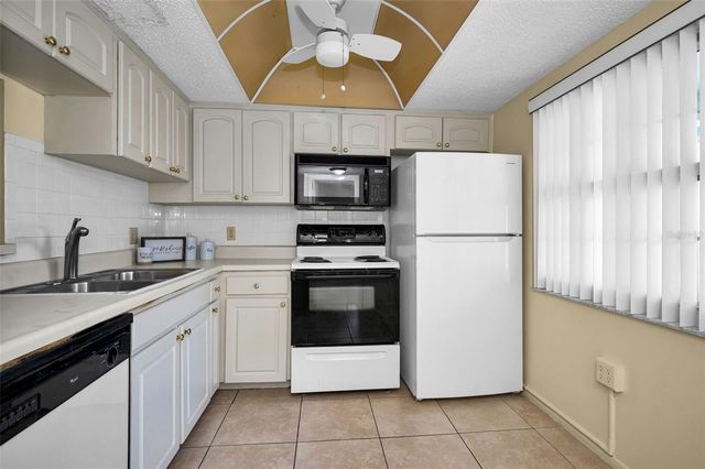 936 VIRGINIA STREET 201, Dunedin, FL 34698