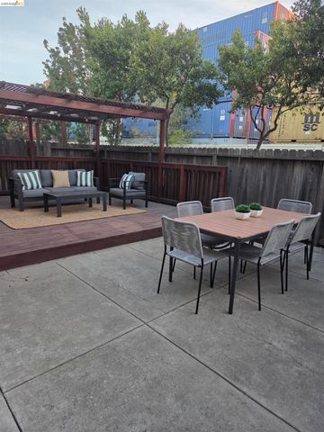 9421 Dunbar Dr, Oakland, CA 94603