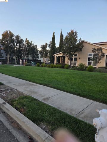 9421 Dunbar Dr, Oakland, CA 94603