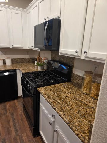9421 Dunbar Dr, Oakland, CA 94603