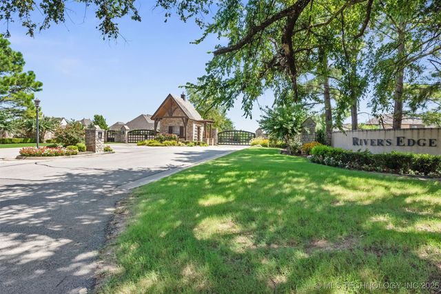 6624 E 133rd Street S, Bixby, OK 74008