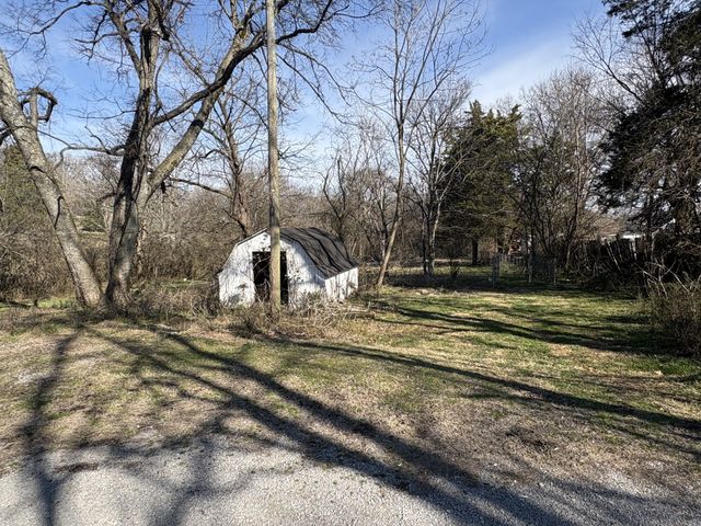 1236 W Commerce St, Lewisburg, TN 37091