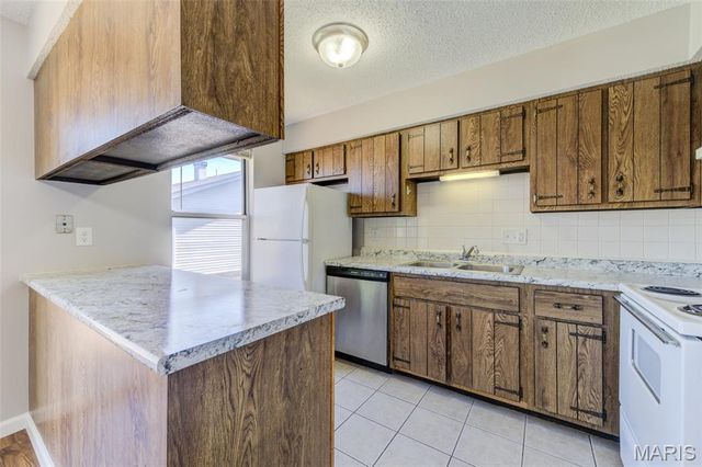 2200 Willott Road I, St Peters, MO 63376
